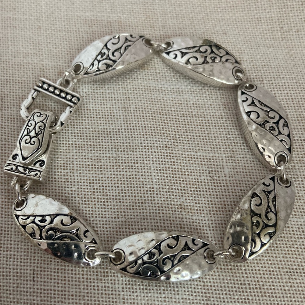 Etched heart Silver Twirl Twist Link Bracelet fold over clasp magnetic closure